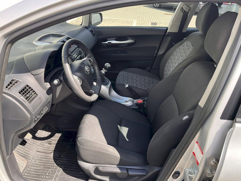 Toyota Auris (2012) 1,4 D-4D 6man - fotka 20 z 22