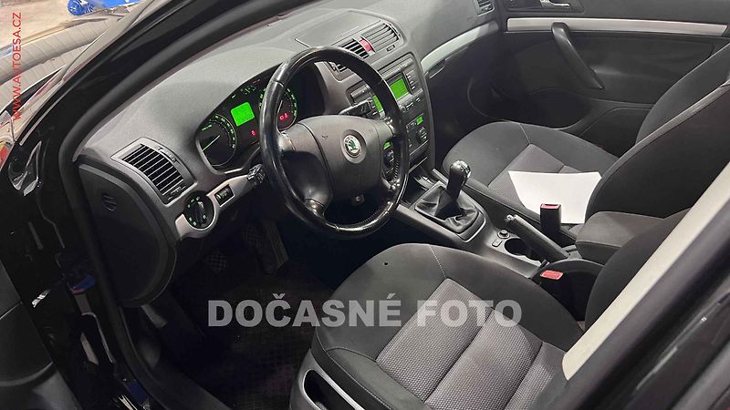 Škoda Octavia (2009) 1.6 MPi, výhřev sed, temp - fotka 3 z 3