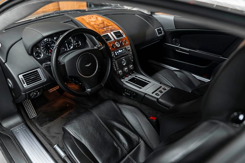 Aston Martin DB9 - fotka 6 z 19
