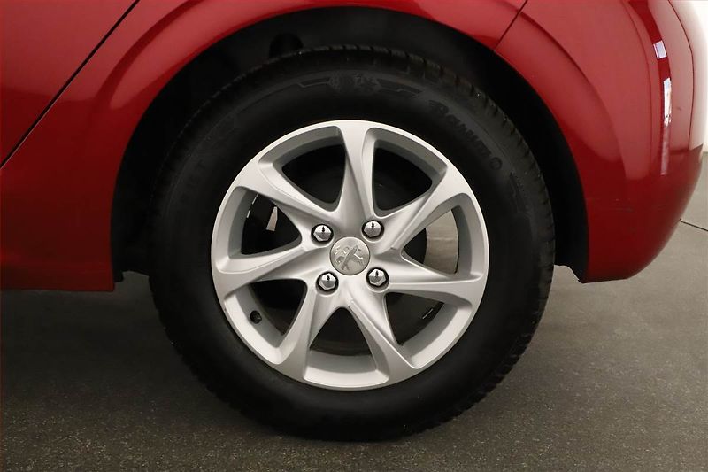 Peugeot 208 (2016) 1.2 PureTech, ČR,1.maj - fotka 11 z 17