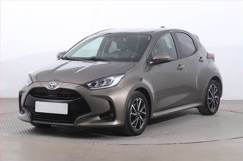 Toyota Yaris (2023) 1.5 VVT-i Hybrid, Automat - fotka 2 z 20