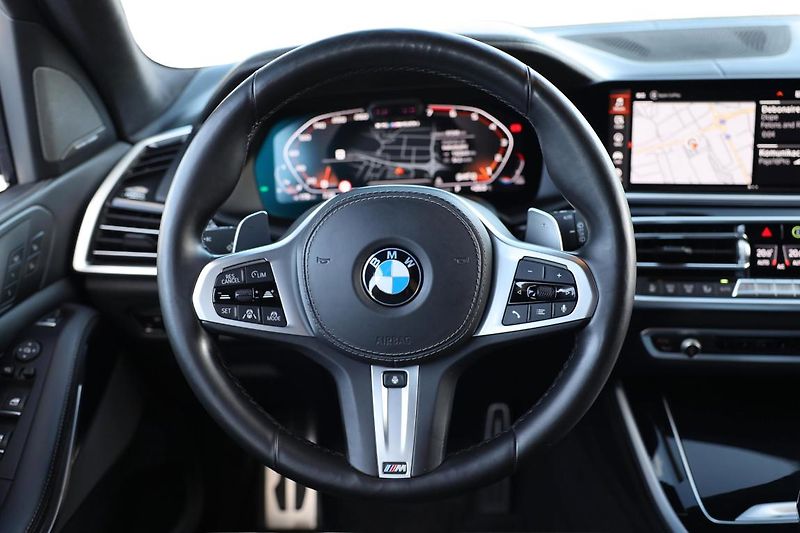 BMW X5 M50i - fotka 13 z 16