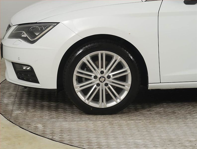 Seat Leon (2020) 1.5 TSI, Kůže, Navi, Tempomat - fotka 15 z 19