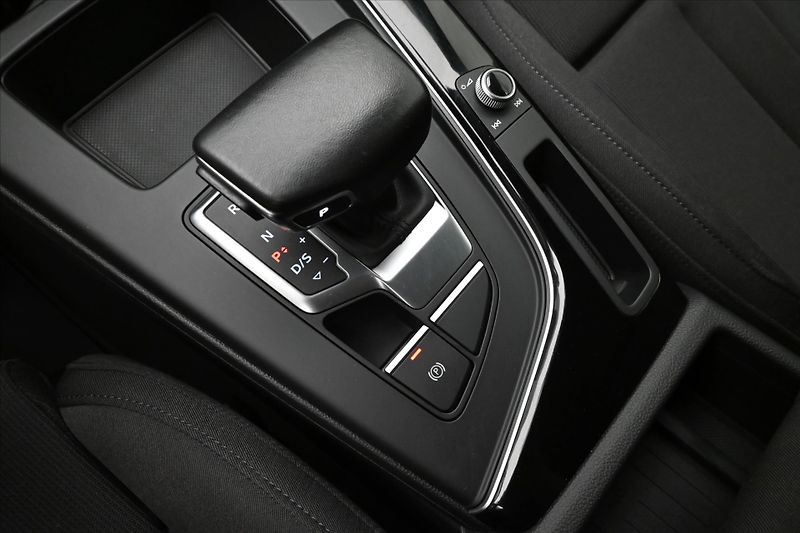 Audi A4 2,0 TDI 150 kW QUATTRO Záruka - fotka 22 z 32