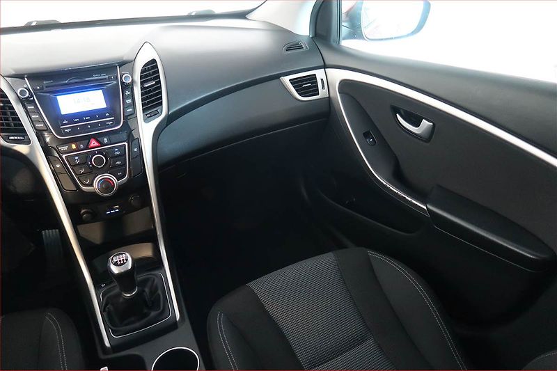 Hyundai i30 (2016) 1.6 GDI, Tempomat - fotka 8 z 18
