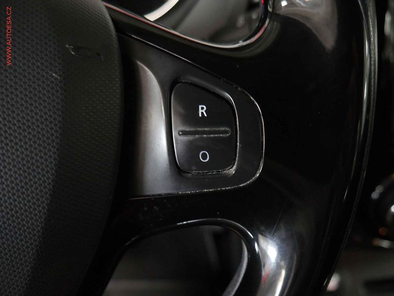 Renault Captur (2015) 1.2 TCe, AT, navi - fotka 13 z 20