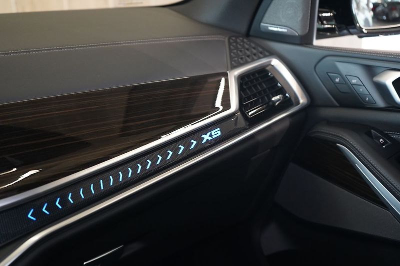 BMW X5 30d xDrive, Masáž, Nezávislé - fotka 38 z 44