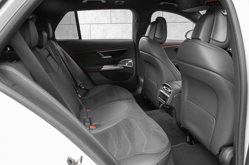 Mercedes-Benz Třídy E E 220d AMG*TAŽNÉ*ZÁRUKA*ČR 1.M - fotka 14 z 42