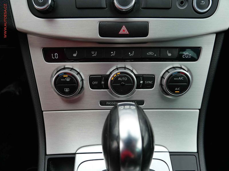 Volkswagen Passat (2013) 2.0 TSi, Highline, DSG, bixen - fotka 19 z 27