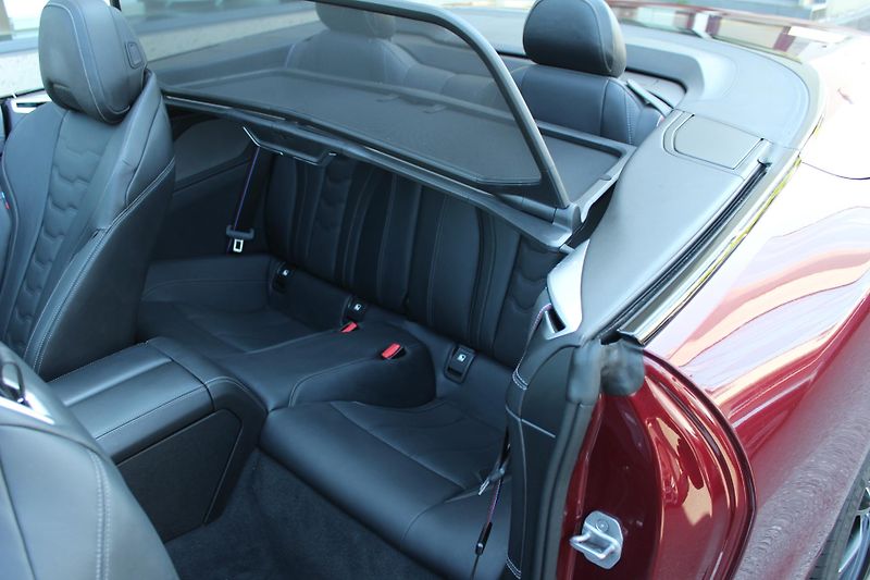 BMW Řada 8 840i xDrive Convertible - fotka 14 z 27