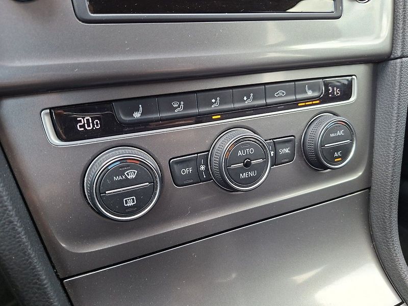 Volkswagen Golf 1,6 TDI 110k M5 - fotka 22 z 25