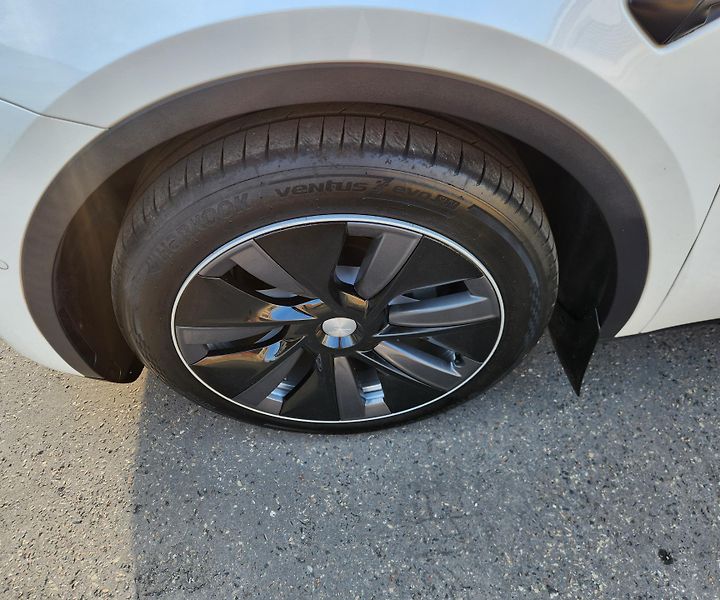 Tesla Model Y (2021) TEPELKO*ZÁRUKA*TAŽNÉ*AWD* - fotka 26 z 45