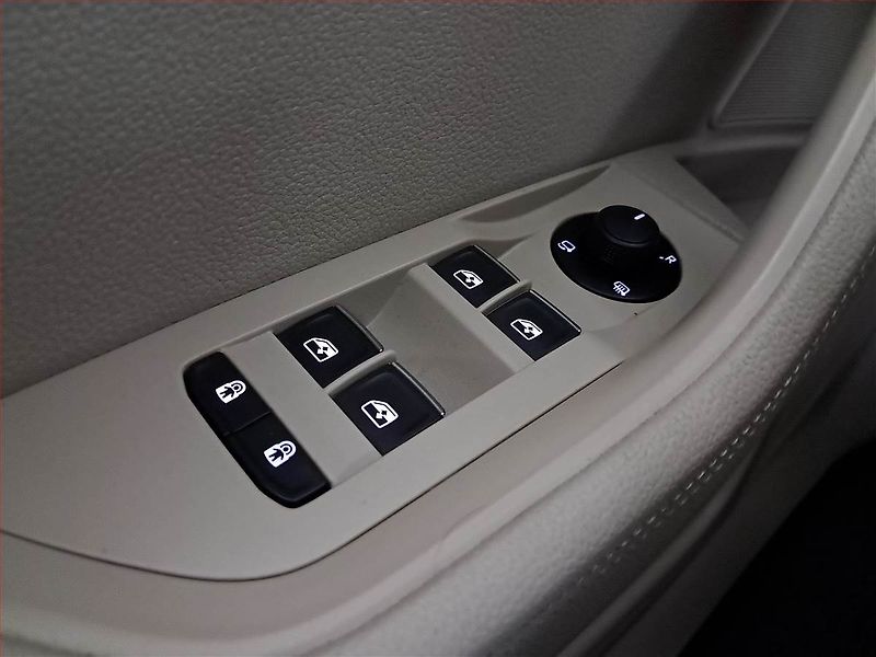 Škoda Superb (2023) Laurin&Klement 2.0 TDI - fotka 16 z 21