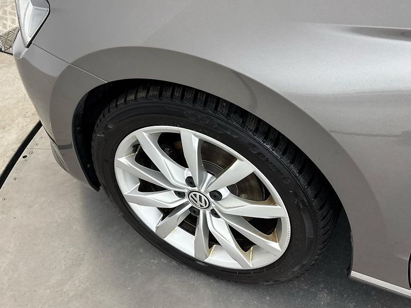 Volkswagen Golf Sportsvan Highline - fotka 28 z 28
