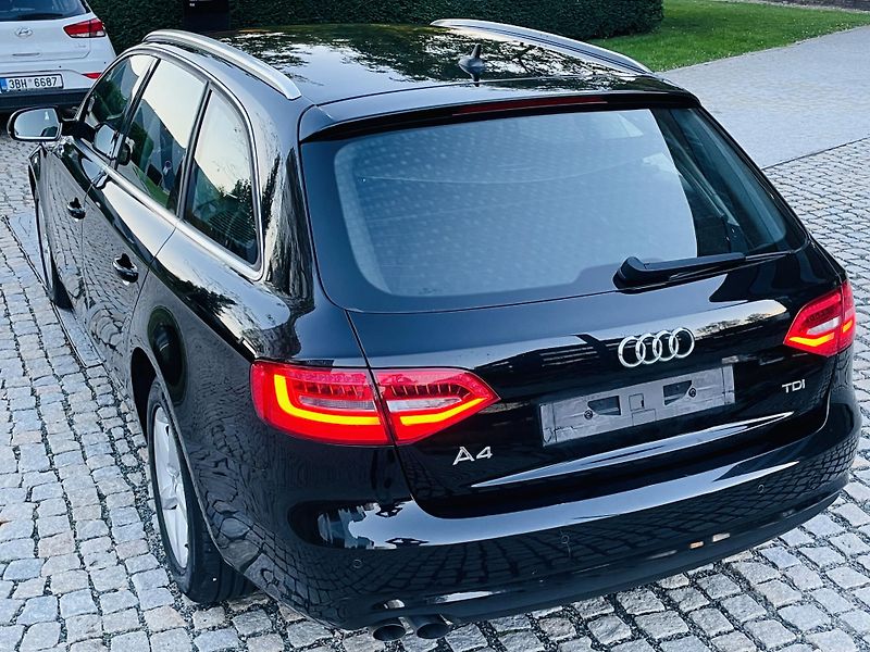 Audi A4 2.0TDI MAN VÝHŘEV SERVISKA LED - fotka 15 z 41