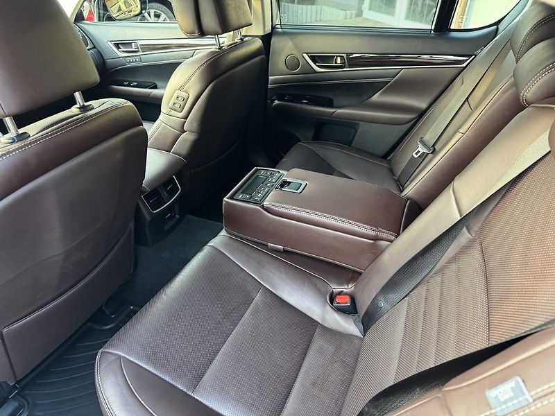 Lexus GS 450h (2018) 3.5i Hybrid LED Navi Kamera - fotka 27 z 49