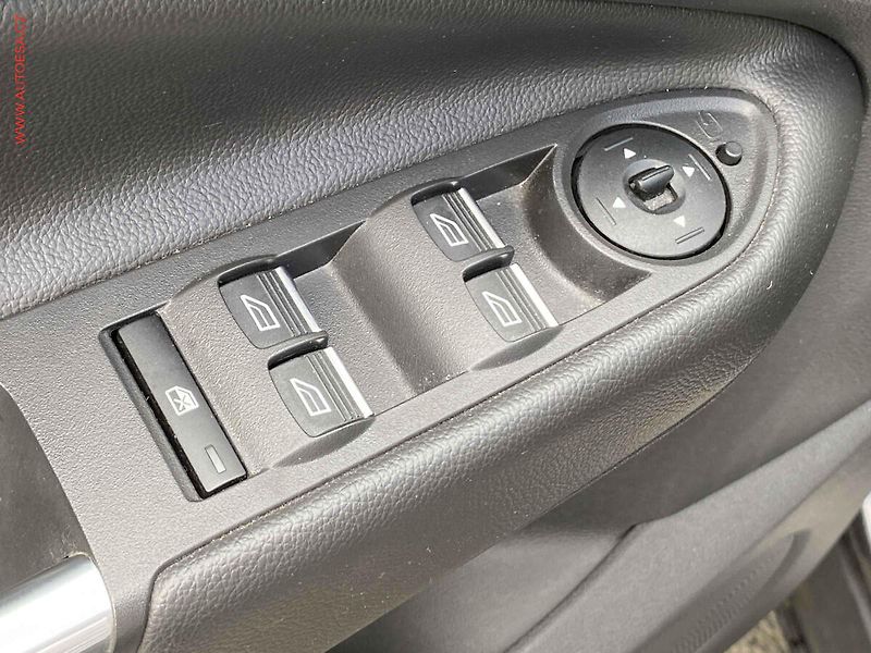 Ford Kuga (2017) 1.5 EB, Titanium, navi - fotka 11 z 16