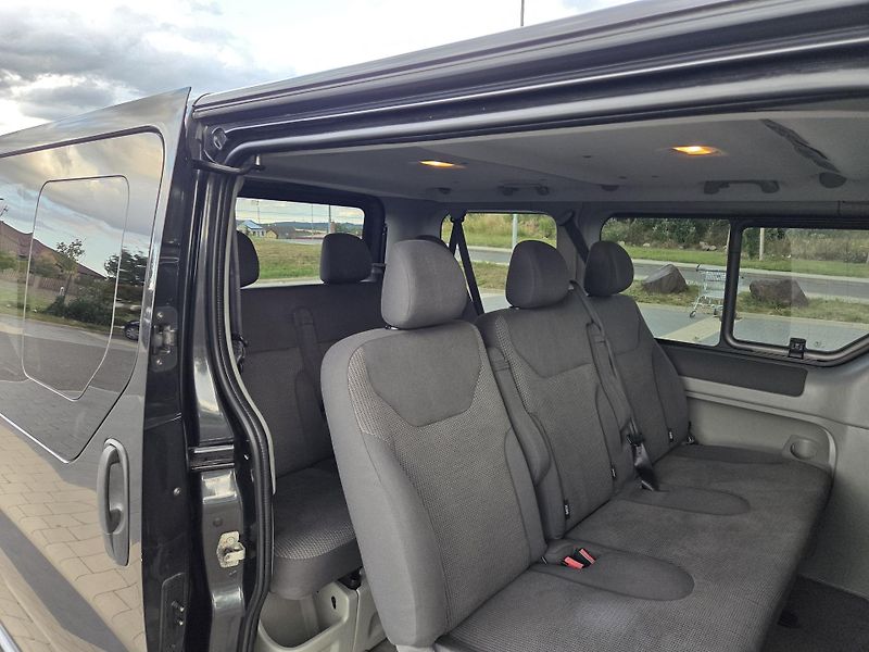 Opel Vivaro (2011) 2.5 CDTI Tour Cosmo - fotka 15 z 35