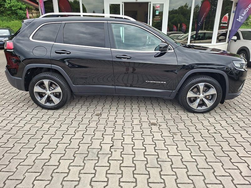 Jeep Cherokee (2019) 2.2M-JET 143kW 4X4 LIMITED - fotka 9 z 46
