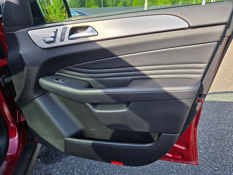 Mercedes-Benz GLE 450 AMG 4MATIC - fotka 17 z 20