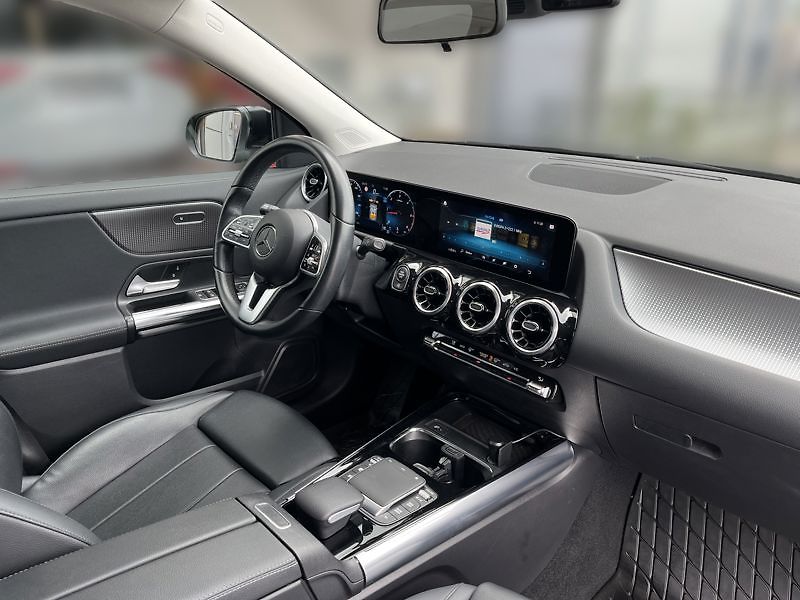Mercedes-Benz GLA 180d Aut. - fotka 15 z 18