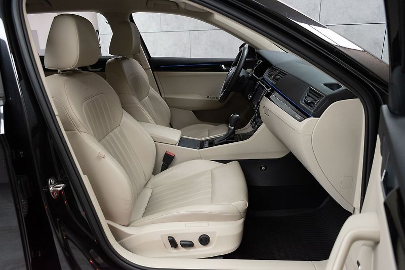 Škoda Superb 2.0 TSI 206kW L&K 4x4*TAŽNÉ*ČR - fotka 13 z 48
