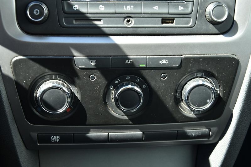 Škoda Octavia 1.6i 75kW LPG TAŽNÉ ZAŘ. ČR - fotka 15 z 19
