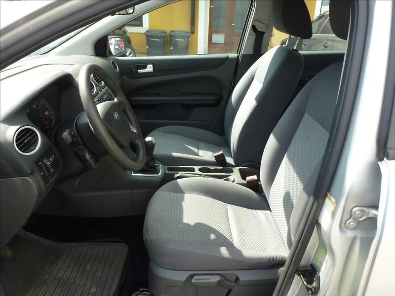 Ford Focus 1,6 16V NOVÁ STK - fotka 17 z 48