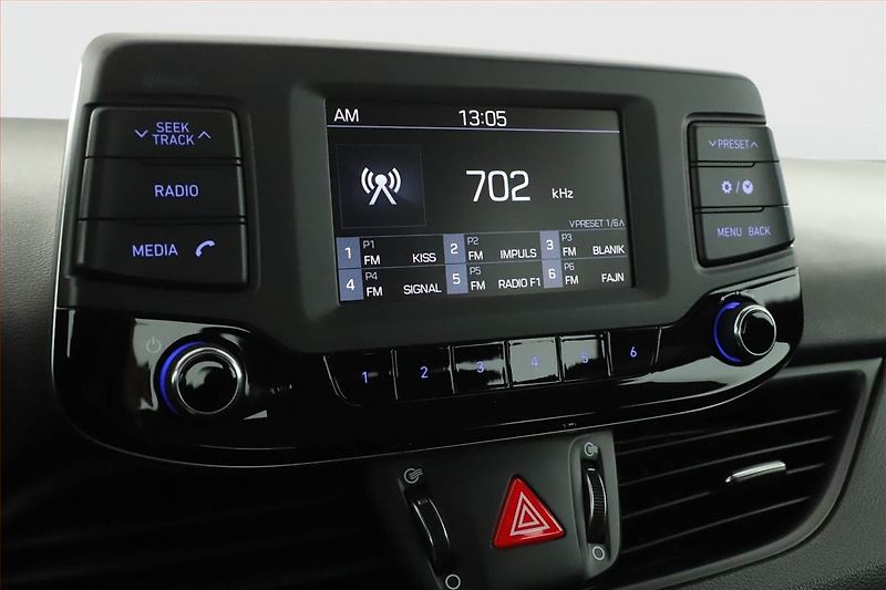 Hyundai i30 (2018) 1.0 T-GDI, Tempomat - fotka 9 z 17