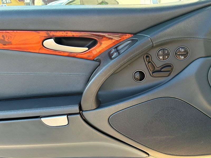 Mercedes-Benz SL (2002) 5.0 V8, 225KW - fotka 28 z 31