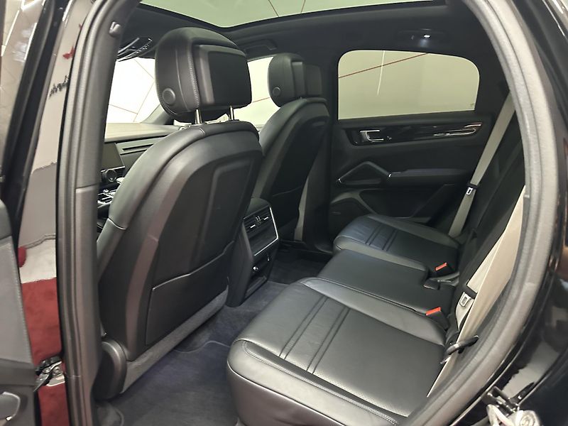 Porsche Cayenne (2023) E-Hybrid Coupe*PANO*CZ*DPH*1.M - fotka 12 z 21