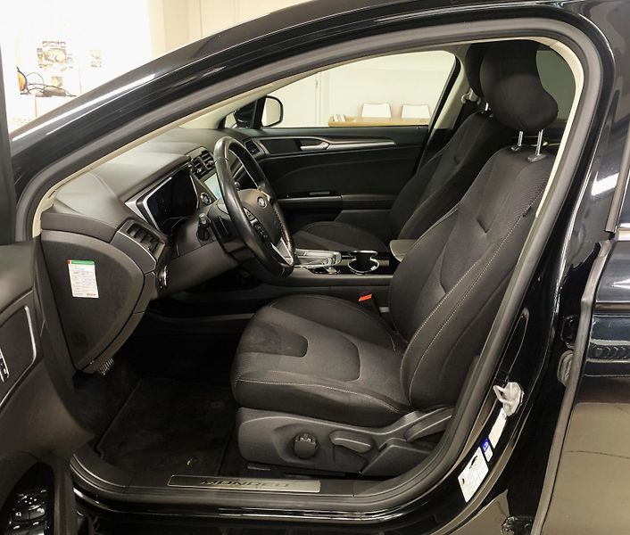 Ford Mondeo 2.0 TDCi, Titanium, AWD, AUT. - fotka 9 z 25