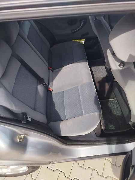 Peugeot 406 SW 2.0HDi 110 MAN6 - fotka 11 z 16
