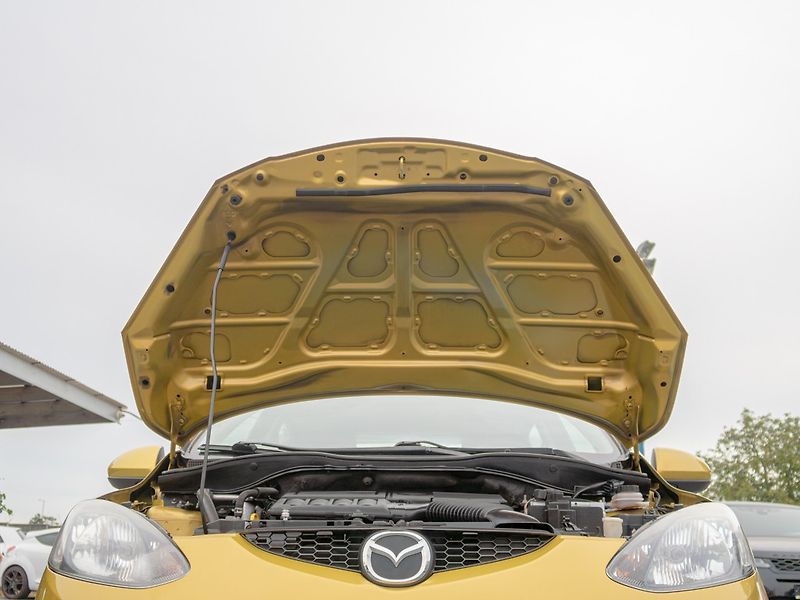 Mazda 2 (2008) 1.4i 63KW – PO SERVISU - fotka 31 z 33