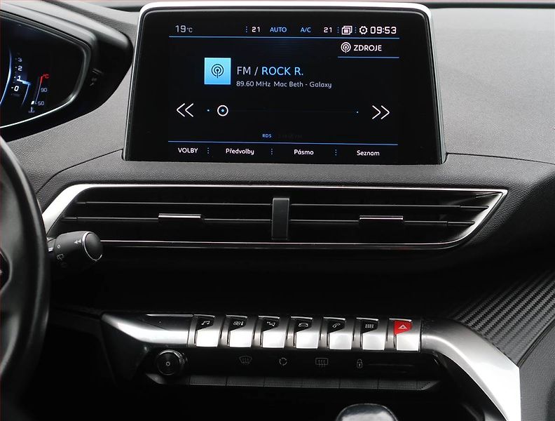 Peugeot 5008 (2020) Active PureTech 130, 7 míst - fotka 12 z 24