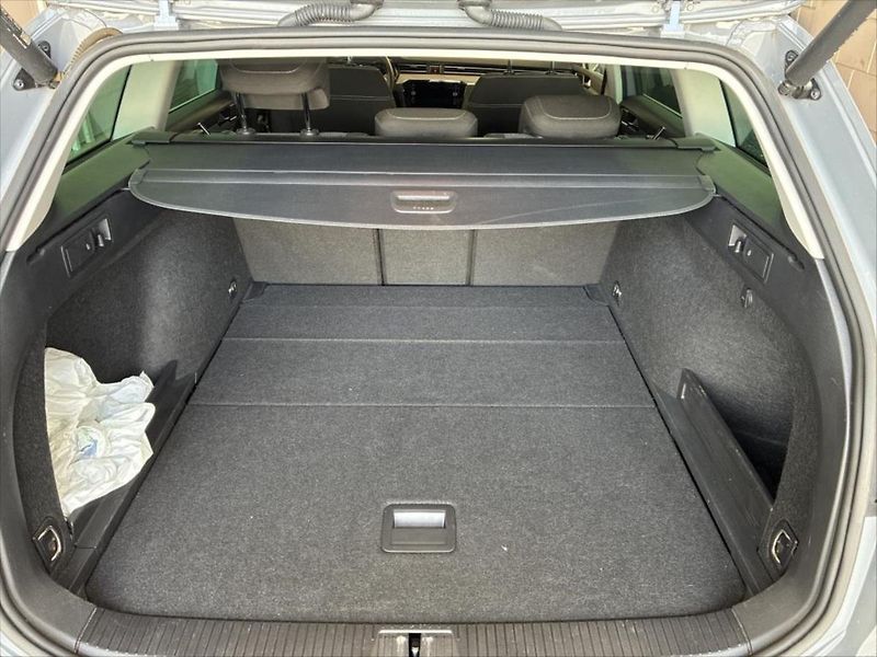 Volkswagen Passat 2,0 TDI,IQ LIGHT,EL.SEDADLA - fotka 8 z 11