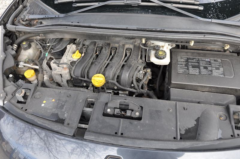Renault Scénic 1.6i 16V 81kW - fotka 10 z 18