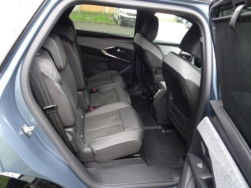Peugeot 5008 (2024) e-GT 157 kW/210k (Bat. 73kWh) - fotka 43 z 60