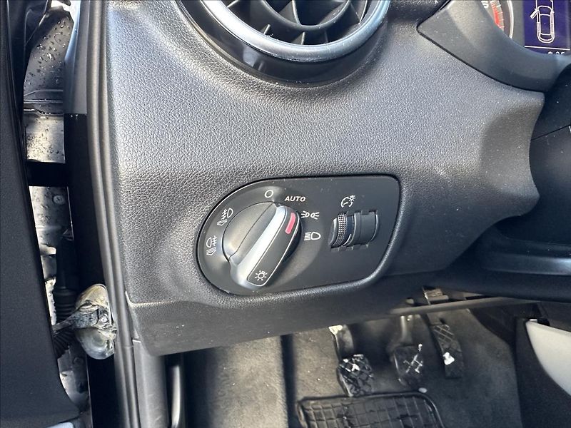 Audi A1 1,4 SPORTBACK Top stav - fotka 20 z 27