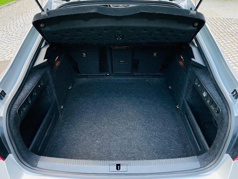 Škoda Superb 2.0TDI AUTOMAT SENZORY LED - fotka 22 z 49