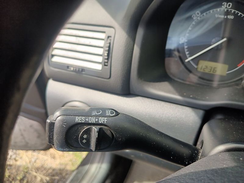 Škoda Octavia 1.9 TDI  Ambiente TOUR - fotka 13 z 40