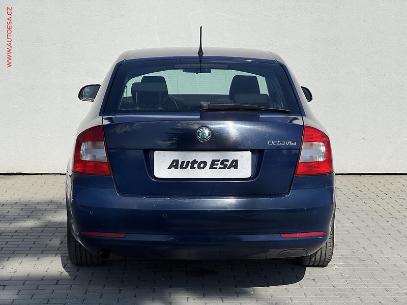 Škoda Octavia (2011) 1.2TSi, 1.maj,ČR, Ambiente - fotka 5 z 15