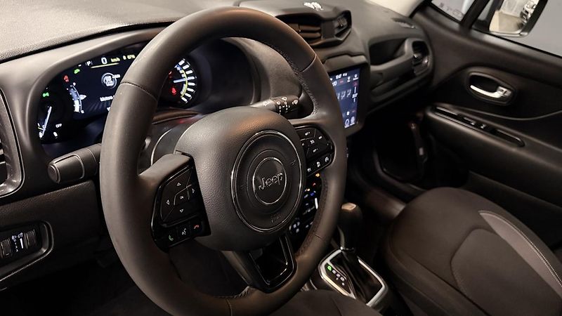 Jeep Renegade (2022) T4 4X4, PHEV,5REZERVOVÁNO - fotka 20 z 34