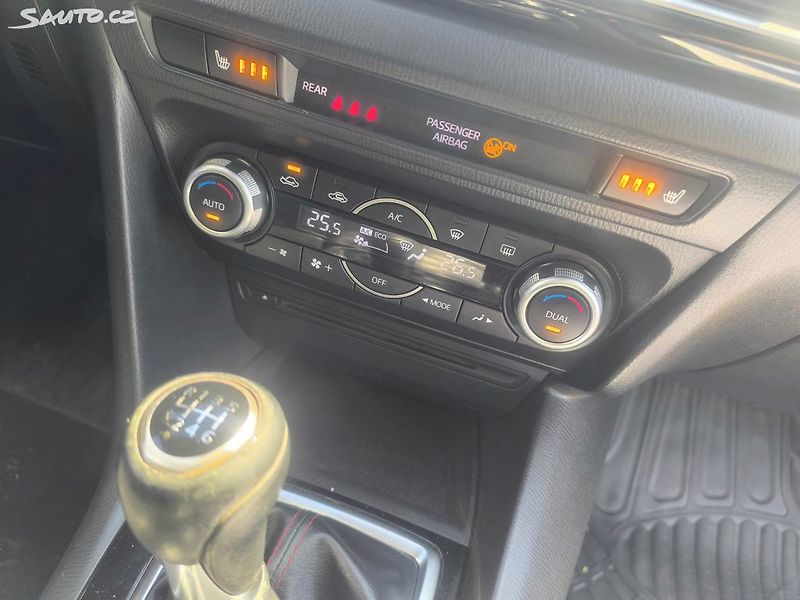 Mazda 3 2,0i,KRÁSNÁ,70KM,SERVISKA,1MAJ - fotka 11 z 25