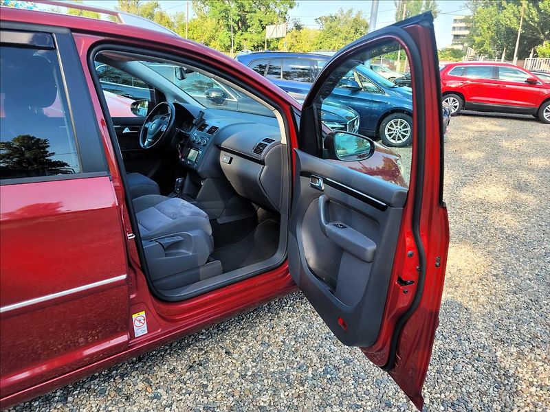 Volkswagen Touran 2,0 Rezervace!,dsg,Highline,ků - fotka 10 z 44
