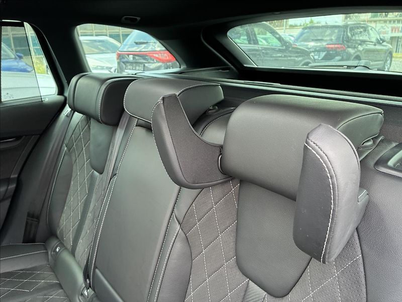 Škoda Octavia 2,0 RS,PANORAMA,TAŽNÉ,KŮŽE - fotka 17 z 33
