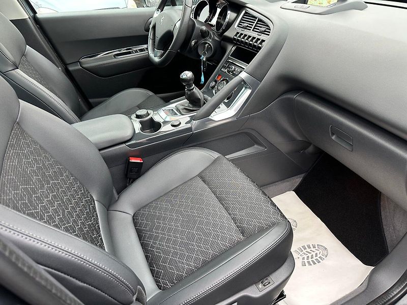 Peugeot 3008 (2015) 2.0Hdi 110kw Allure - fotka 12 z 22