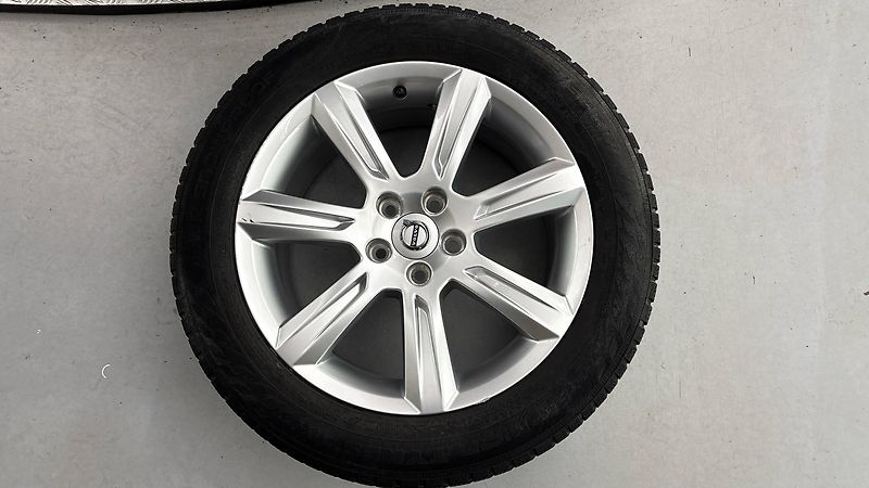 Volvo V90 2.0 B4 AUT Momentum Pro - fotka 30 z 30