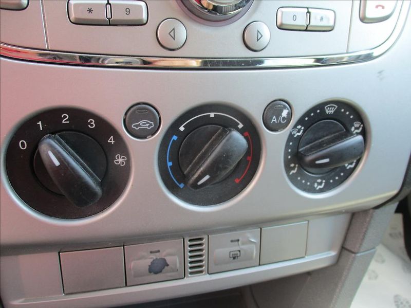 Ford Focus 1,6 i, klima, serv. kniha, - fotka 21 z 33