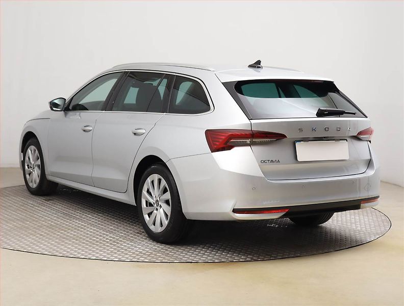 Škoda Octavia (2025) Top Selection 1.5 eTSI mHEV - fotka 4 z 22